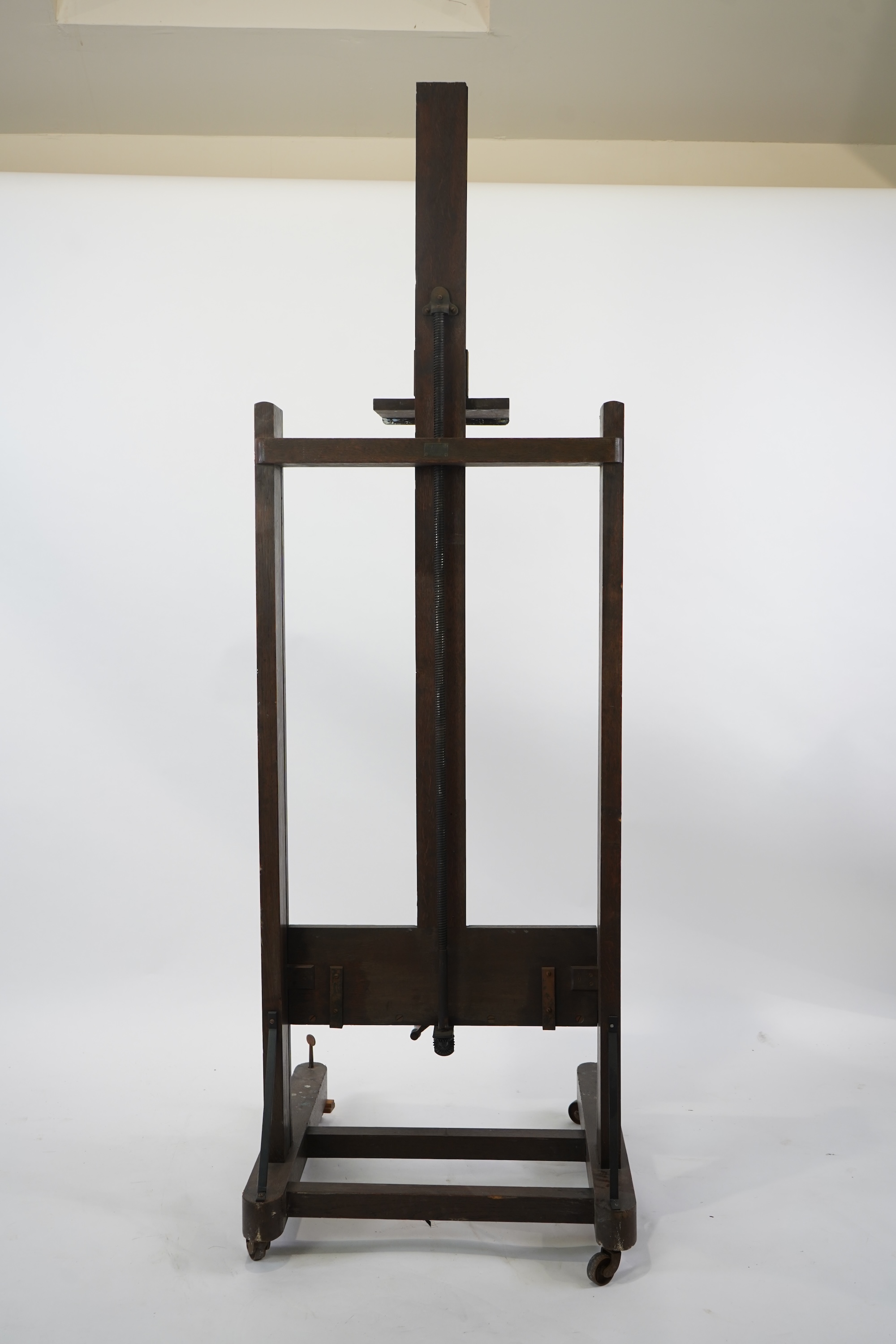 A late 19th / early 20th century French oak artists studio easel